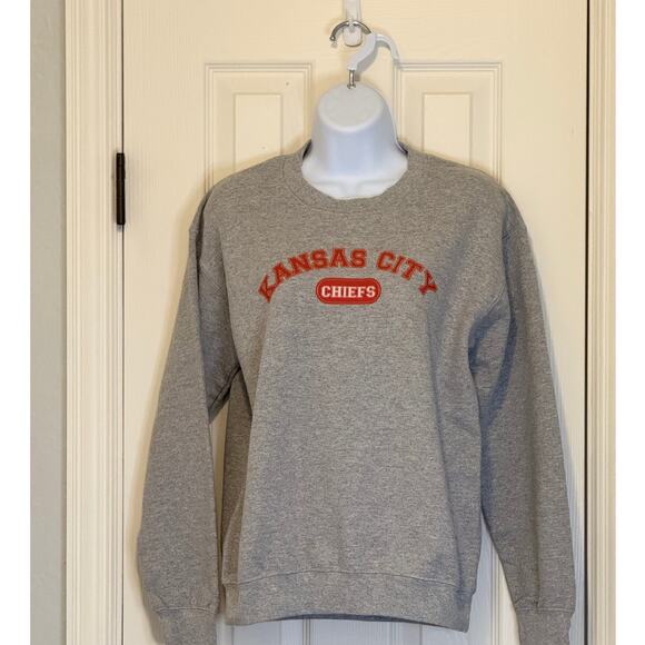 KC Chiefs Taylor Swift Karma 13 Sweatshirt Women’s Small Red Swiftie NFL Fan - Picture 1 of 6
